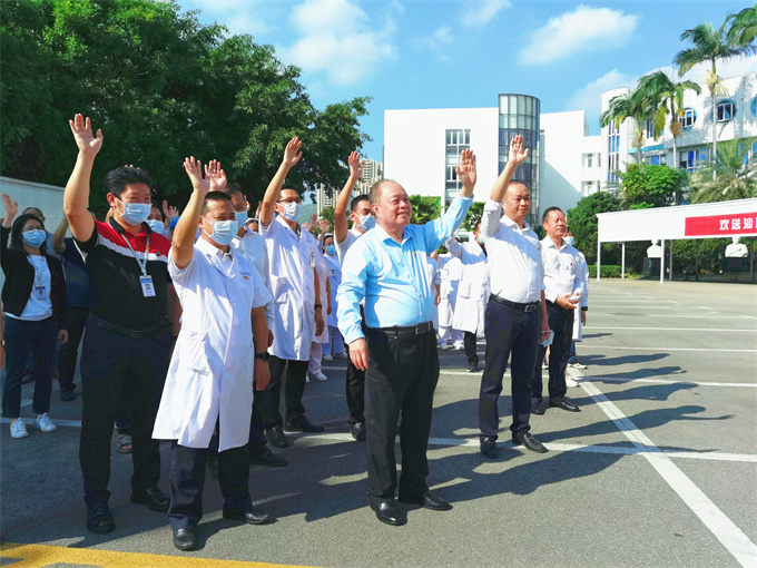 惺惺相惜，挥手送行.jpg
